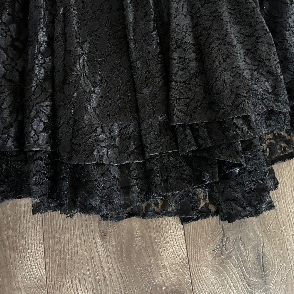 LOLA P Hi-Low Hem Black Lace Skirt โ Size XL - Picture 2 of 5